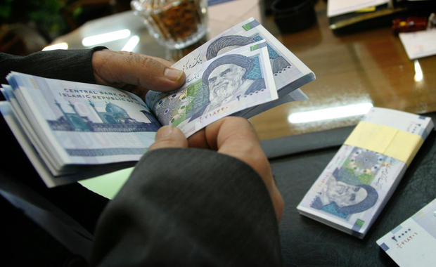 Iran makes new arrests over foreign currency smuggling
