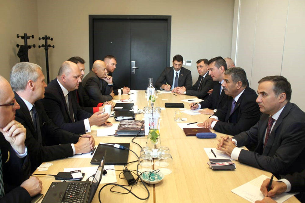 Azerbaijani defense minister meets leadership of large Czech holding [PHOTO]