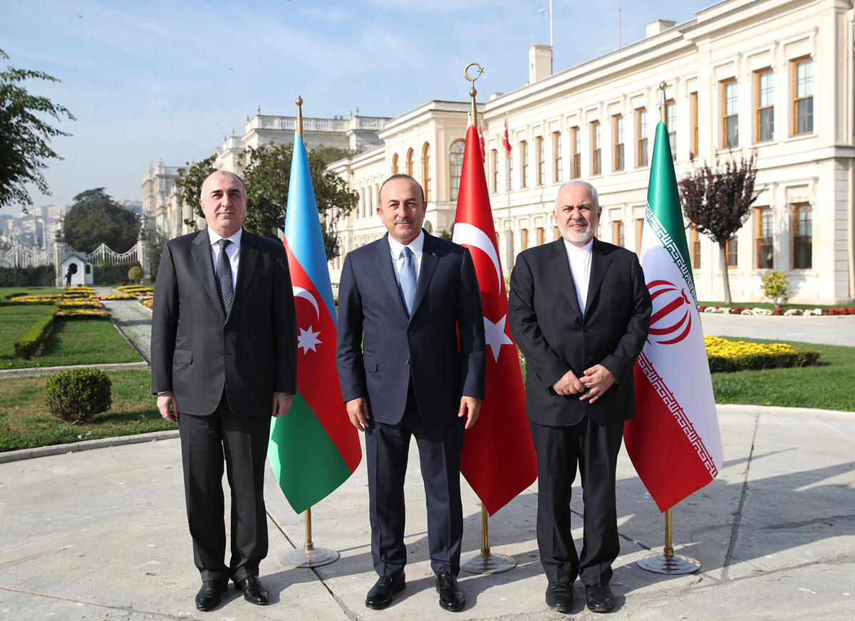 Azerbaijani, Iranian, Turkish FMs sign Istanbul Declaration [PHOTO]