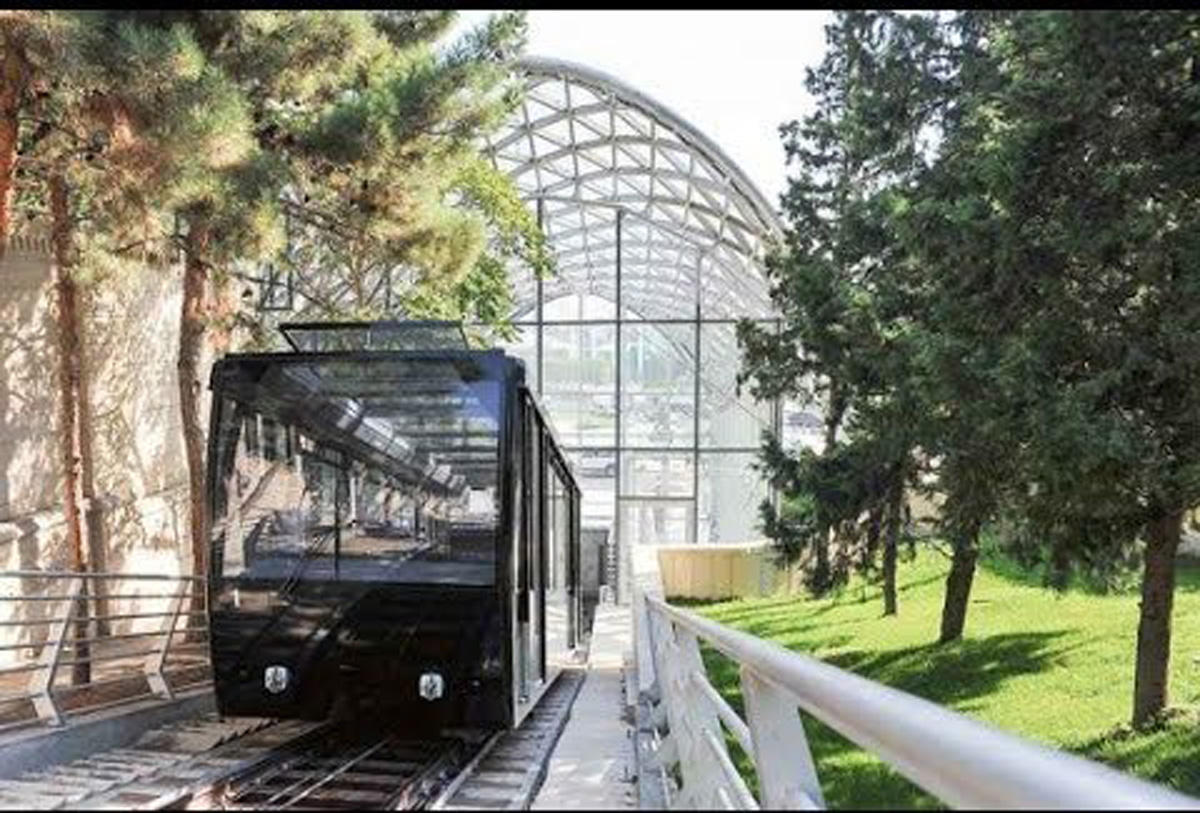 Baku funicular resumes work