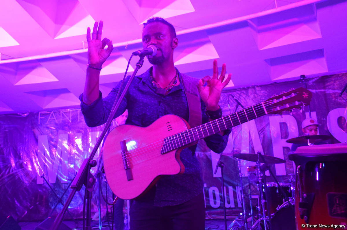 Famous Cape Verdean singer delights Baku audience [PHOTO/VIDEO]