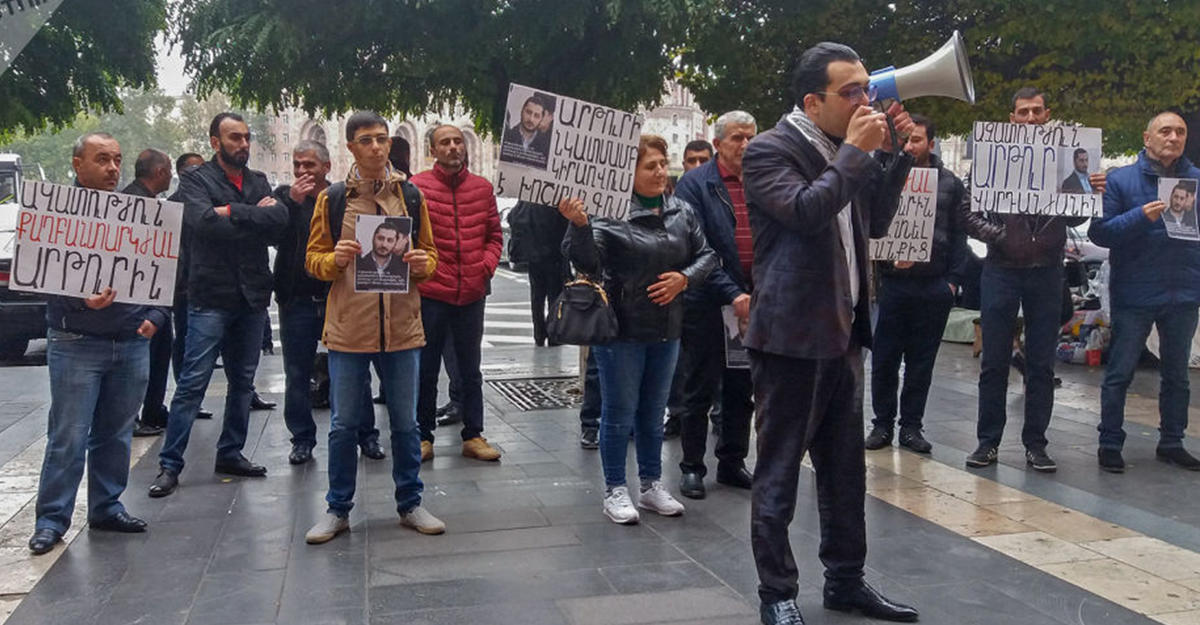 Armenians protest against new authorities