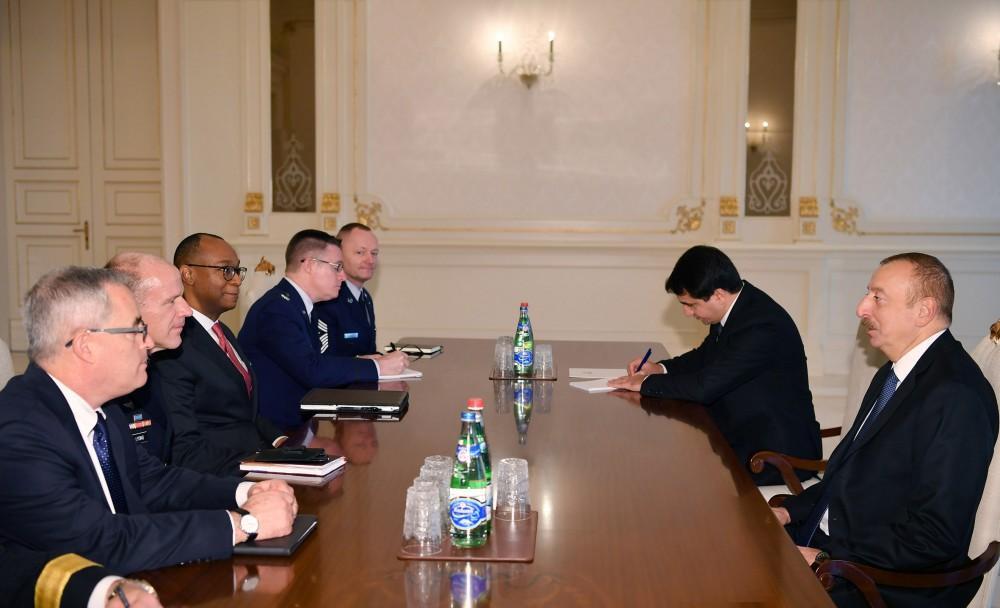 President Ilham Aliyev receives delegation led by commander of U.S. Transportation Command [PHOTO]
