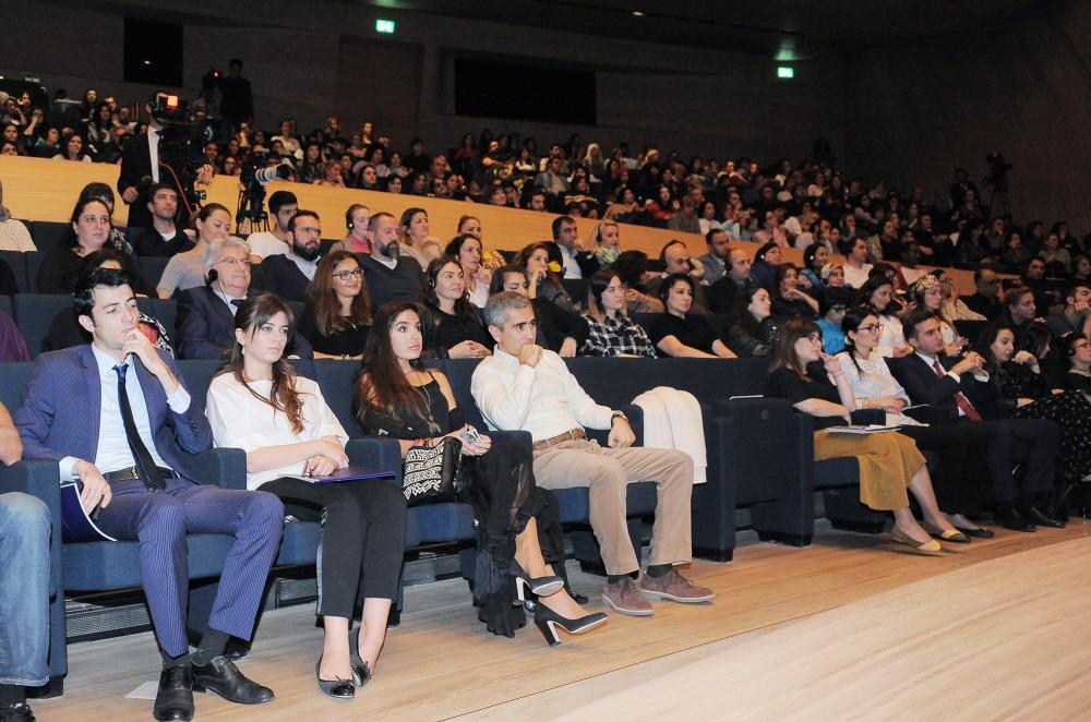 Vice-president of Heydar Aliyev Foundation Leyla Aliyeva attends lecture of recognized Indian yogi and mystic Sadhguru [PHOTO]