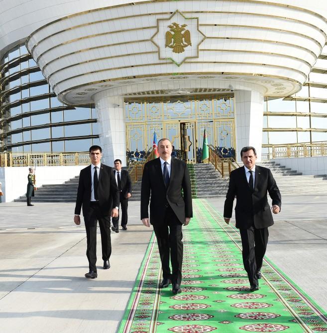 Azerbaijani president completes official visit to Turkmenistan [PHOTO]