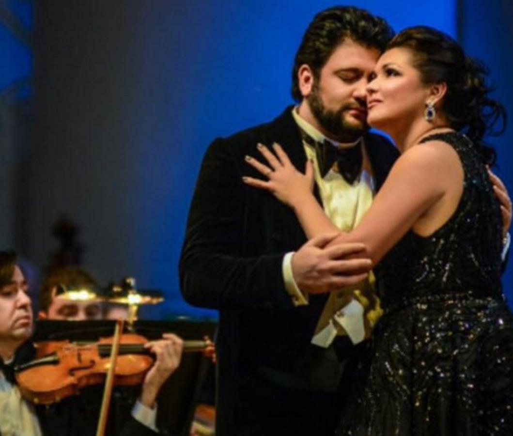 Opera stars sing on largest open-air venue in Athens