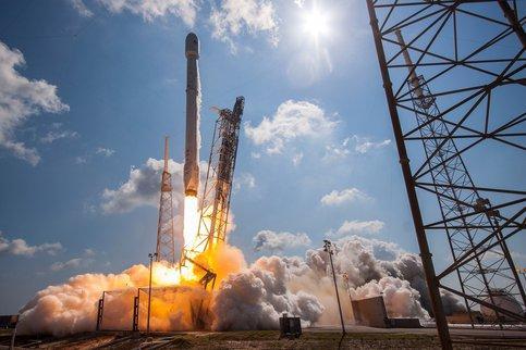 SpaceX to layoff 10 percent of workforce