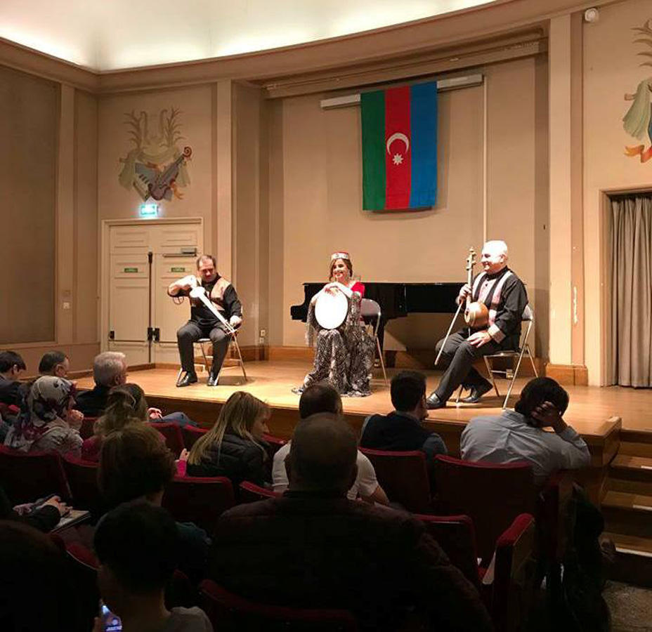 Azerbaijani mugham fascinates Parisians [PHOTO/VIDEO]