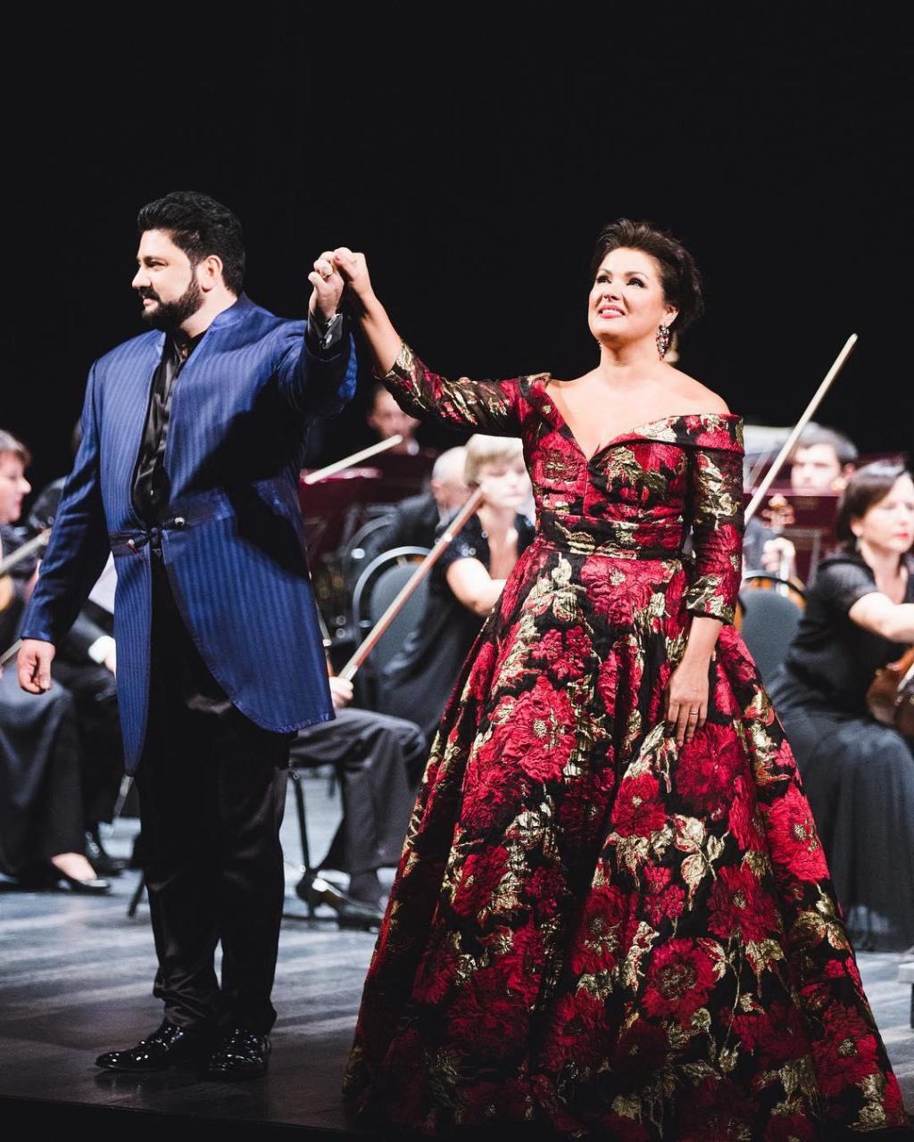 Opera starts to perform at Vienna Opera Ball