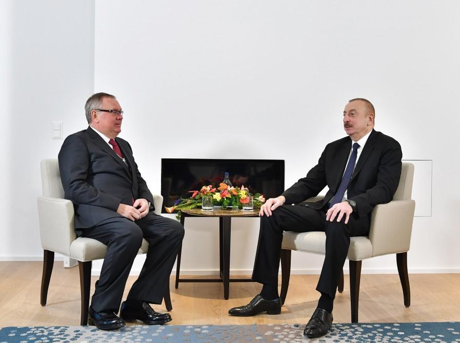 President Aliyev meets head of VTB Bank in Davos [PHOTO]