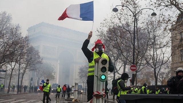 French 'yellow vests' march through Paris denouncing police violence