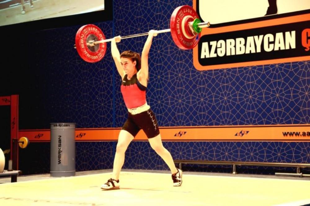 Sabina Azimova wins gold medal in weightlifting championship