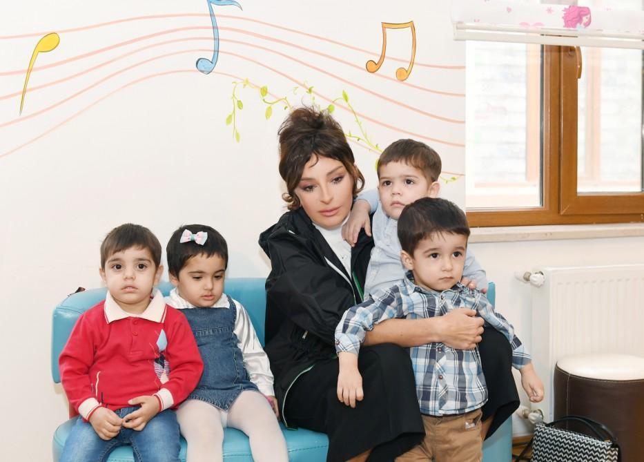 First VP Mehriban Aliyeva meets residents of orphanage #1 in Baku [PHOTO]