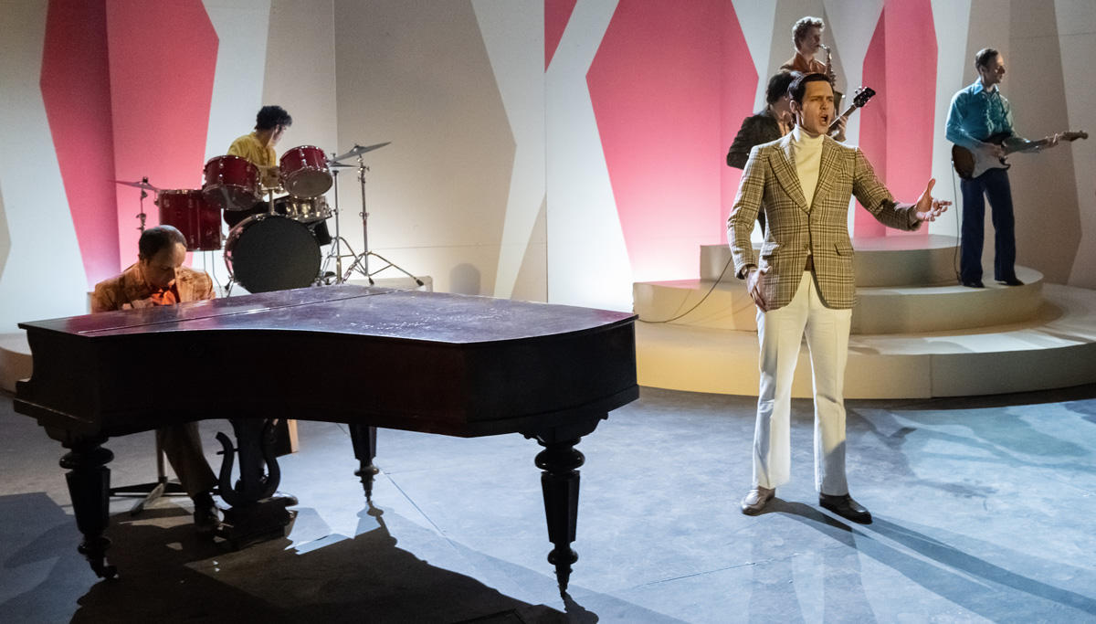 See the first photos from TV series about King of Songs [PHOTO] - Gallery Image