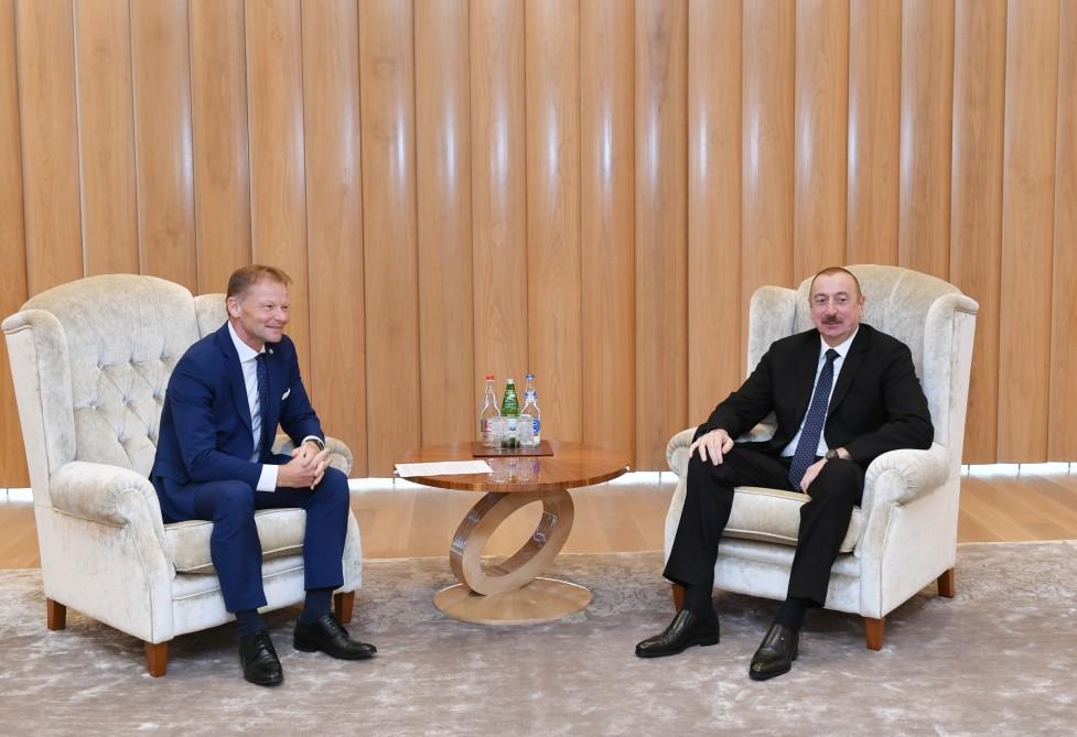 Ilham Aliyev meets EIB vice-president [UPDATE]