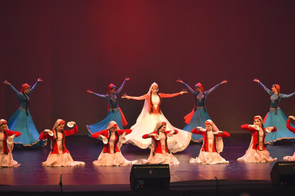 Azerbaijani dance ensemble mesmerize Turkish audience [PHOTO]