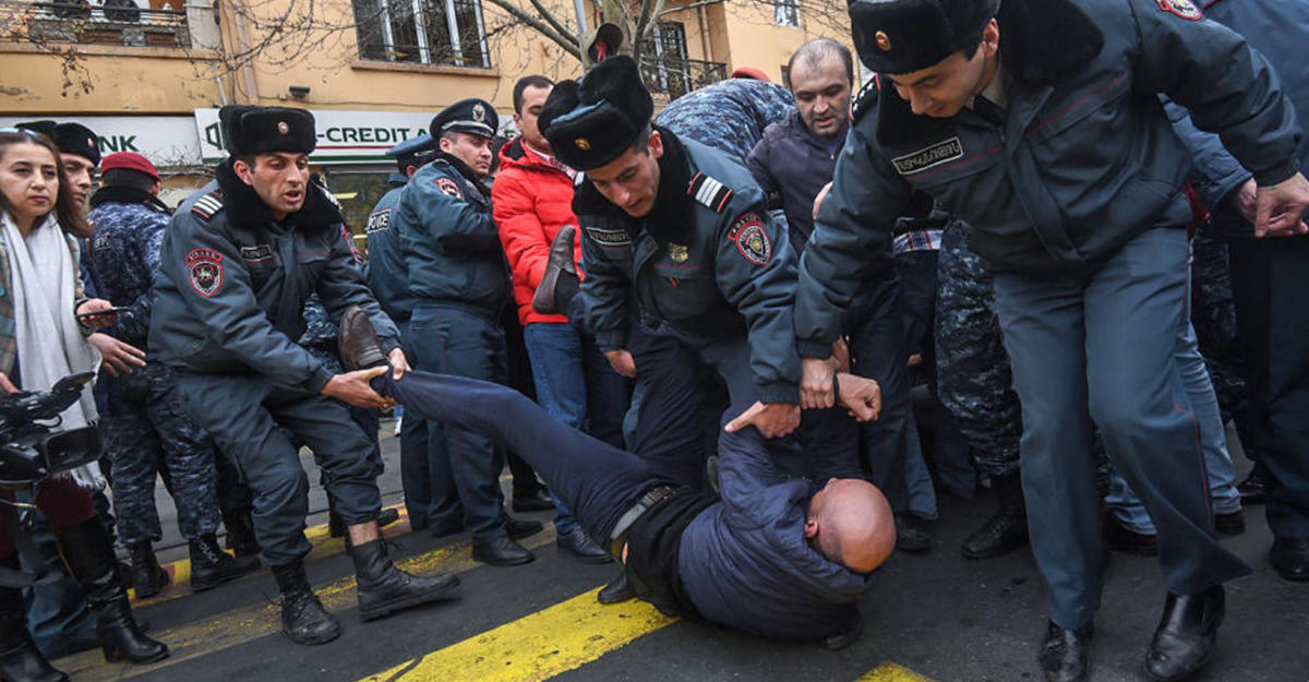 Pashinyan finally turnes away from citizens