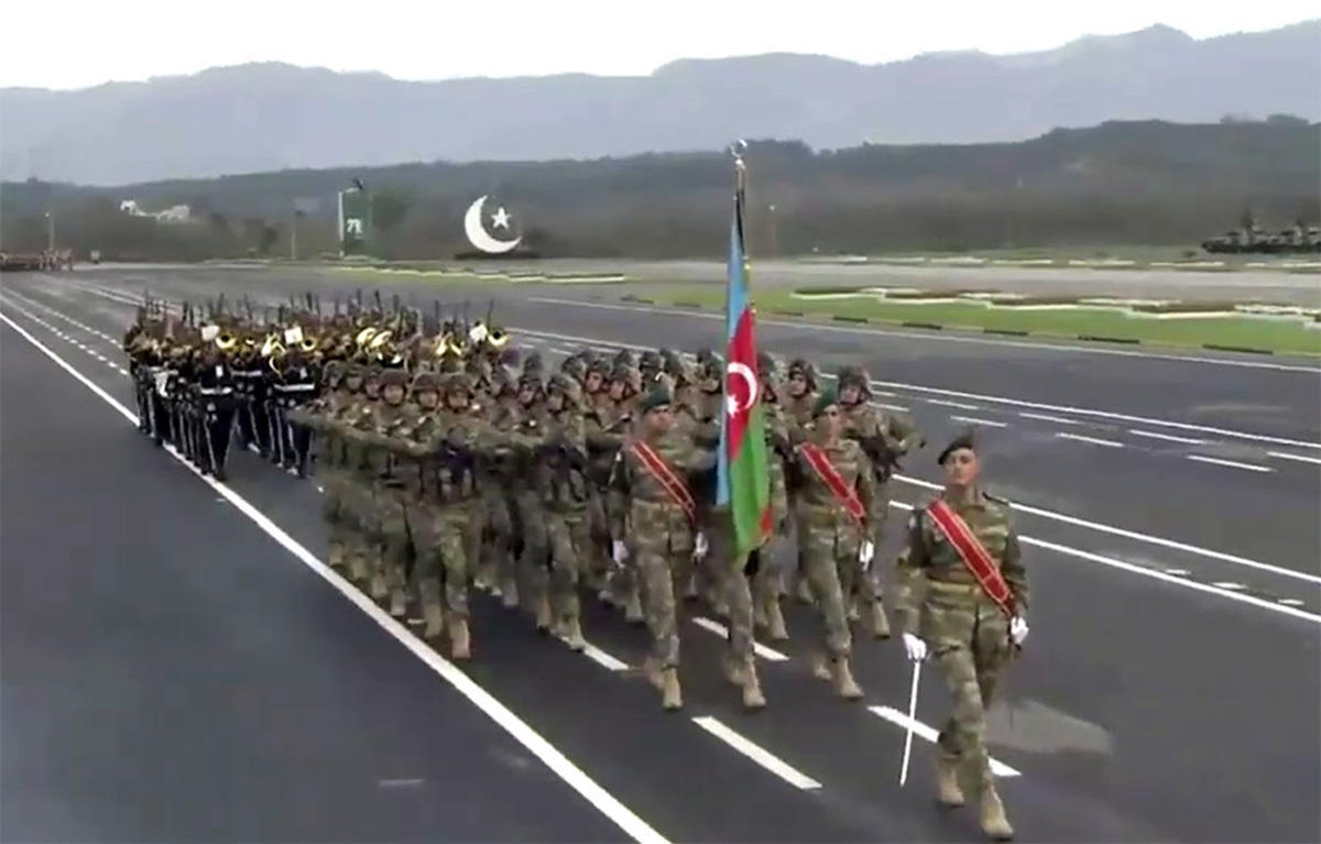 Azerbaijani servicemen take part in military parade dedicated to National Day of Pakistan [PHOTO]