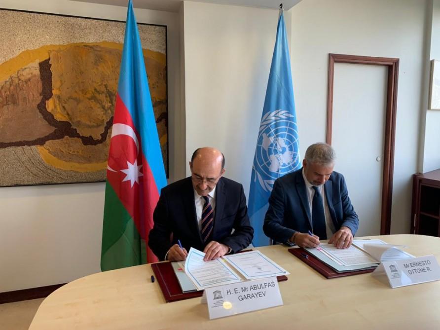 Azerbaijan, UNESCO sign agreement [PHOTO]