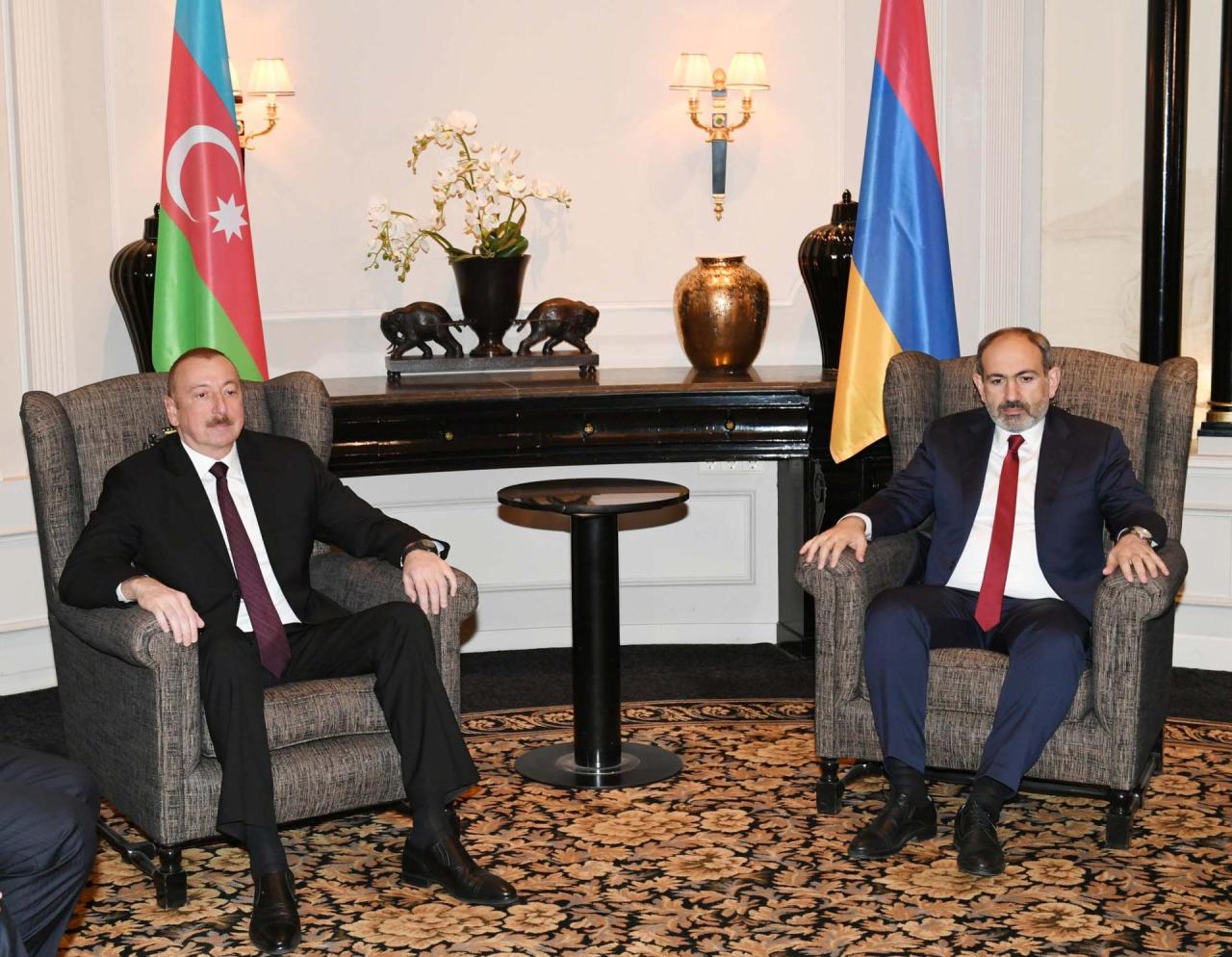 Azerbaijani president, Armenian PM held meeting in Vienna [UPDATE]