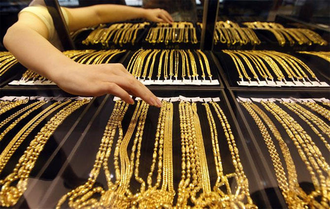 Uzbek MMC holds first exchange trading for sale of gold