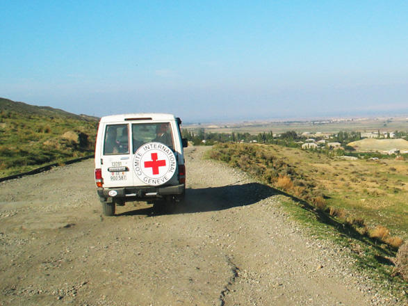 Representatives of Red Cross meet Azerbaijani servicemen