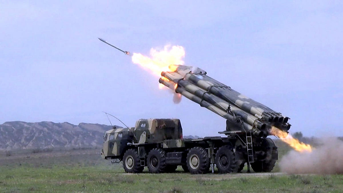 Azerbaijani army’s rocket and artillery units conduct live-fire training [PHOTO/VIDEO]
