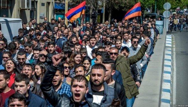 Karabakh occupation interferes Pashinyan to save Armenia