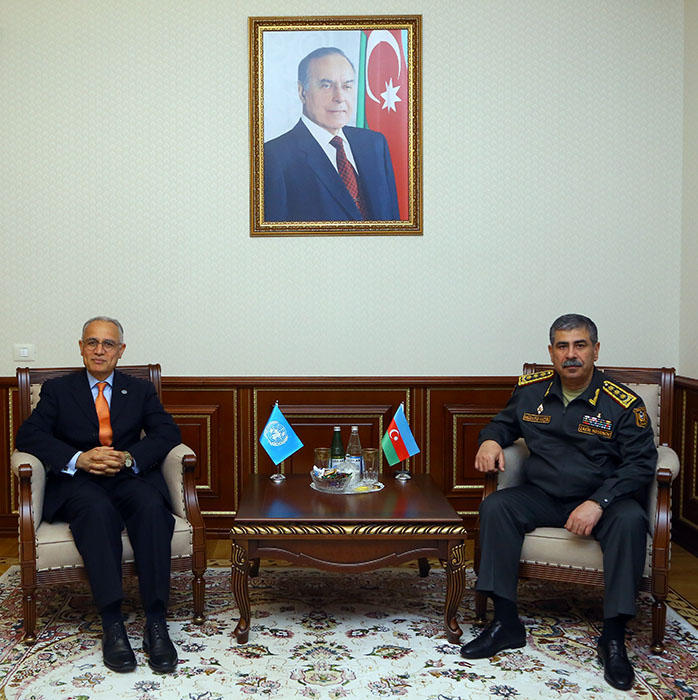 Defense Minister meets with UN Resident Coordinator in Azerbaijan