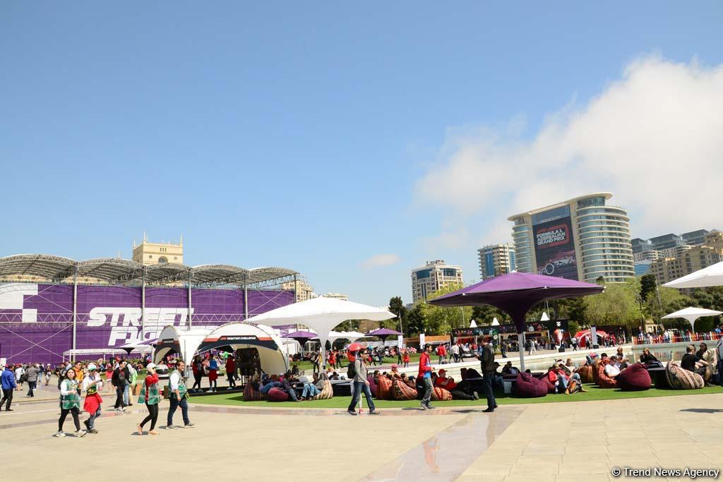 Spectators of F1 SOCAR Azerbaijan Grand Prix 2019 enjoying sights of Baku [PHOTO]