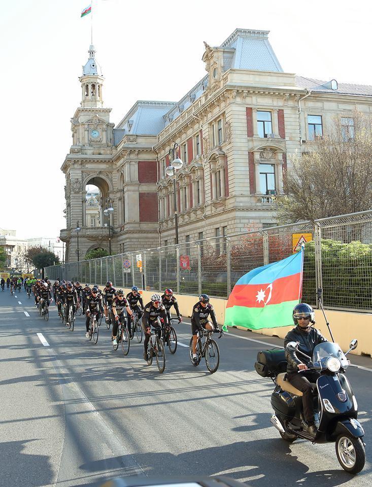 Cycling event held at Baku City Circuit before F1 SOCAR Azerbaijan Grand Prix 2019 [PHOTO] - Gallery Image