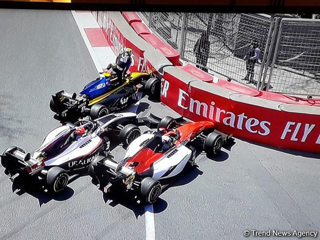 Second chain-reaction accident occurs during F2 second race in Baku [PHOTO]