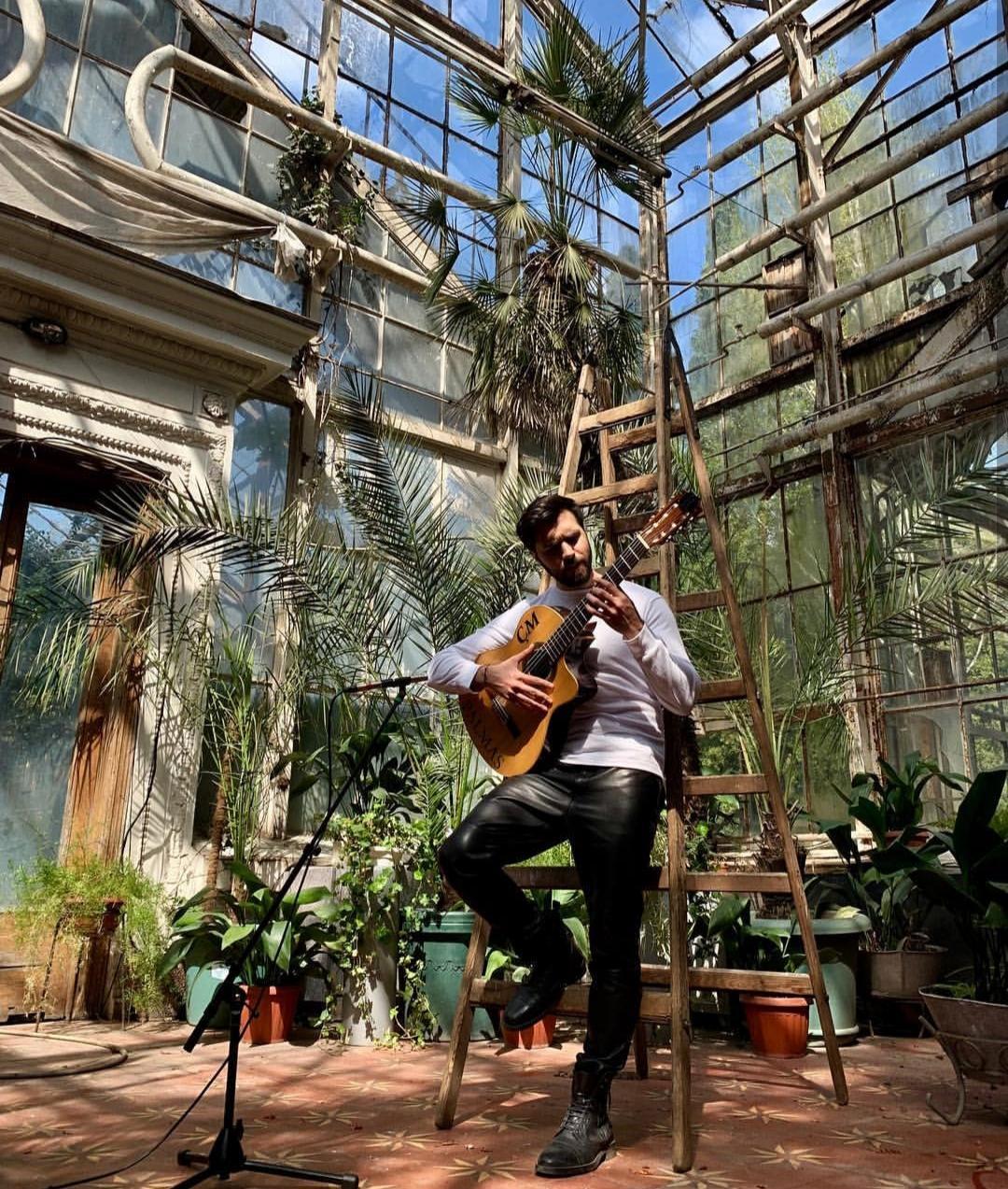 Meet one-man band from Azerbaijan [PHOTO/VIDEO]