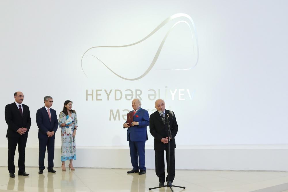 Zurab Tsereteli's exhibition opens at Heydar Aliyev Center [PHOTO]
