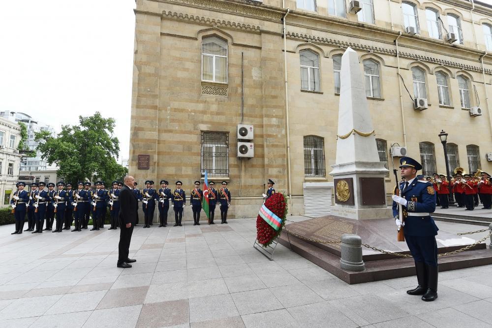 President Ilham Aliyev visits monument to Azerbaijan Democratic Republic [PHOTO]