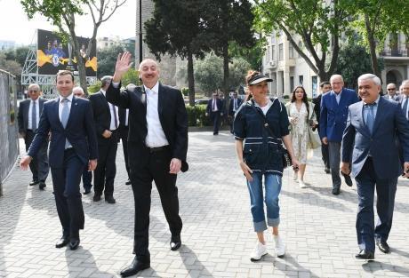 President Ilham Aliyev, First Lady Mehriban Aliyeva toured Seaside National Park [PHOTO]