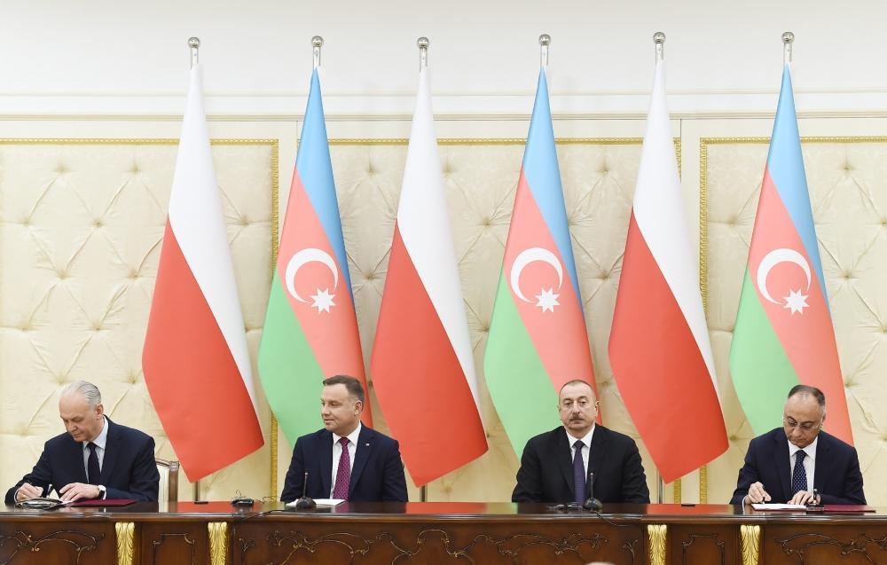 Azerbaijan, Poland sign bilateral documents [PHOTO]