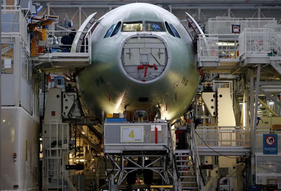 Planemakers race for wide-body orders in Asia showdown