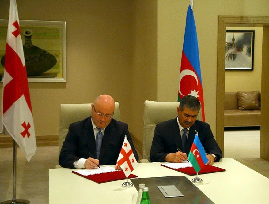 Azerbaijani, Georgian defense ministers sign bilateral co-op plan for 2019 [PHOTO]