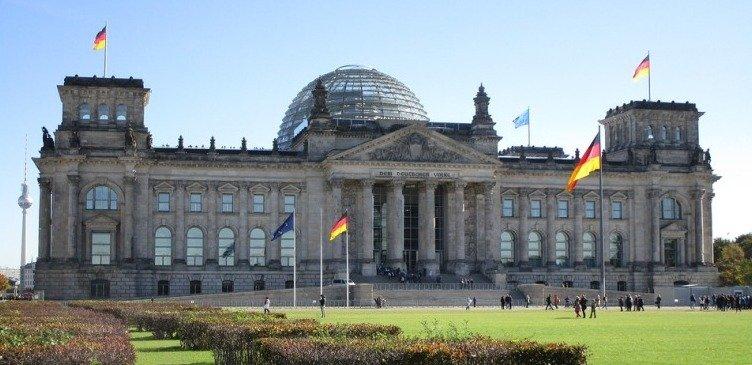 Bundestag VP: Germany makes every effort to resolve Nagorno-Karabakh conflict