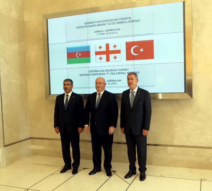 Trilateral meeting of Azerbaijan, Turkey, Georgian defense ministers underway [PHOTO]