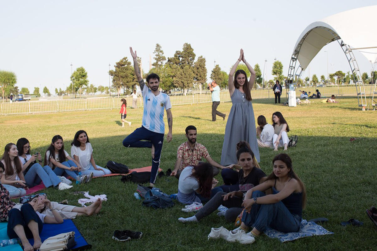 Capital residents celebrate Int'l Yoga Day [PHOTO]