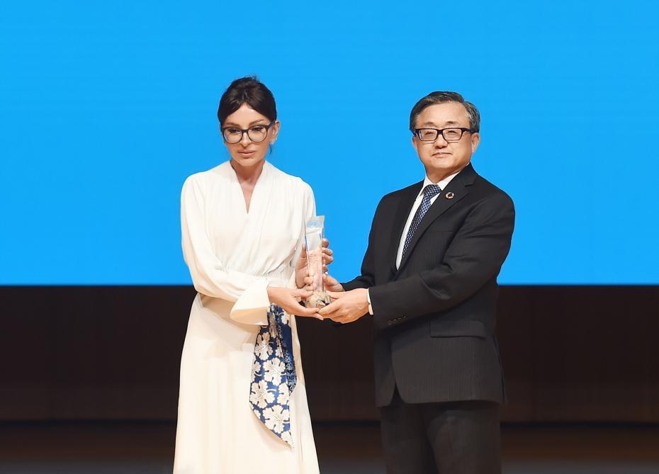 First Vice-President Mehriban Aliyeva awarded a special UN award [PHOTO]