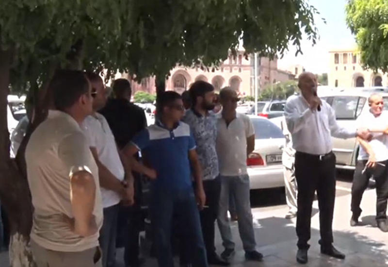 Plant workers block Yerevan-Tbilisi railway