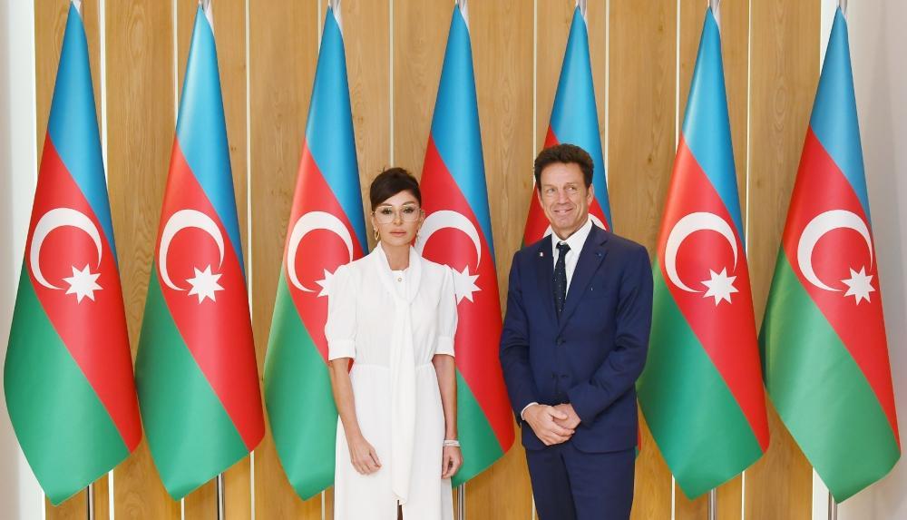 First Vice-President Mehriban Aliyeva meets MEDEF president [UPDATE]