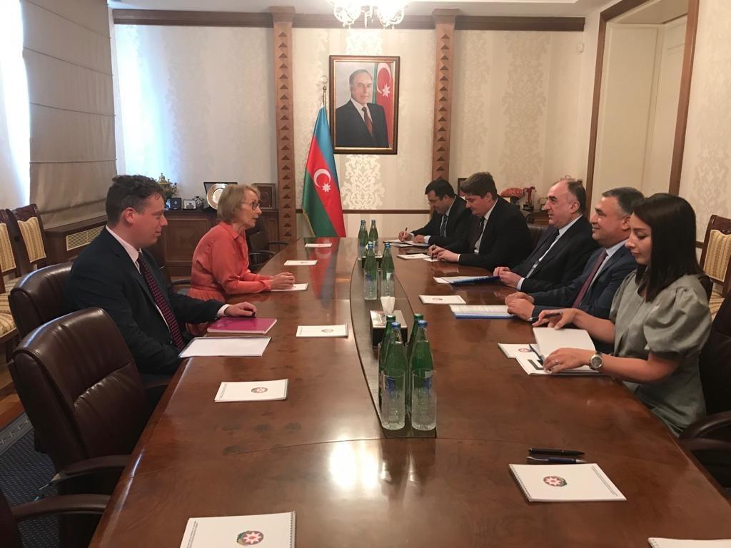 Azerbaijani FM meets with outgoing UK’s ambassador