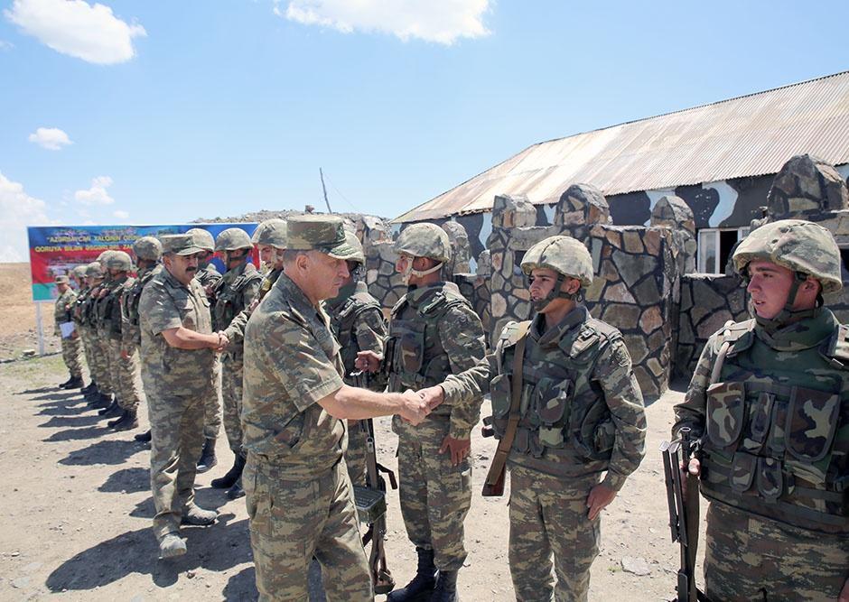 Azerbaijani defense ministry checks readiness of army units for winter [PHOTO]