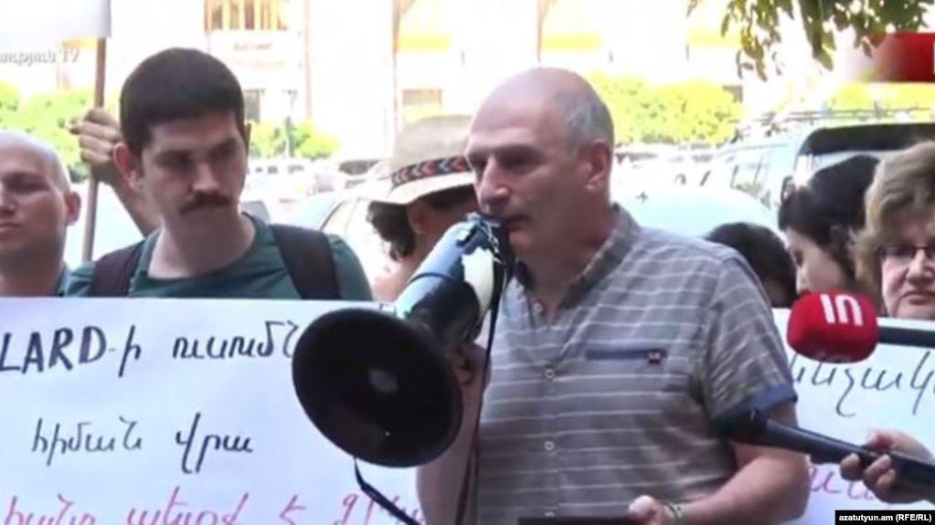 Armenians protest against relaunch of hazardous gold mine
