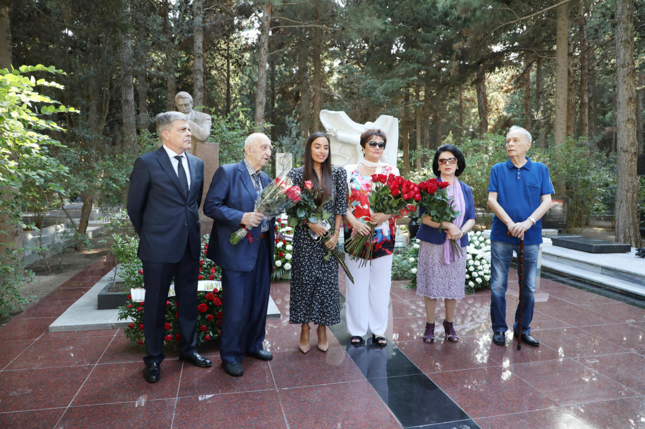 Muslim Magomayev's memory honored in Baku [PHOTO]