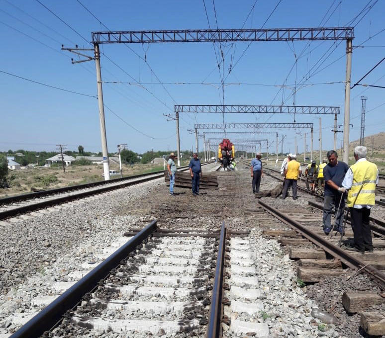 Installation of new railroad switches continues on Azerbaijani railways